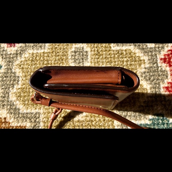 *BNWOT* Coach Phone Crossbody - Picture 2 of 5